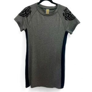 Shape bodycon T-shirt dress with side panels and velvet decorated sleeves sz med